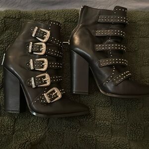 STEVE MADDEN Women Comet Studded Buckle Leather Ankle Boots Size 8M